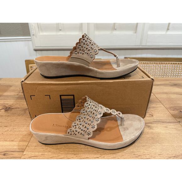 L'Amour Des Pieds Chuxley Women's Wedge Flip Flop Taupe Suede Size 9.5 NWOT - Picture 2 of 13